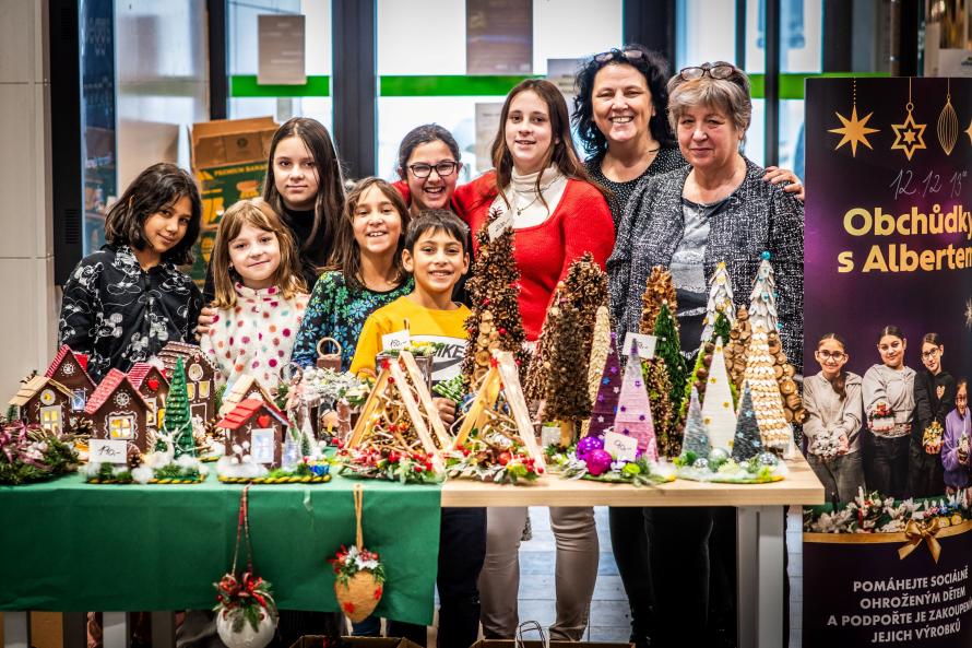 Kouzlo Vánoc: Adventní obchůdky vynesly dětem z dětských domovů rekordních 800 tisíc korun