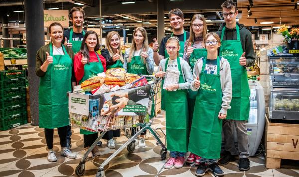 Při jarní Sbírce potravin se v Albertu vybralo 78 tun. Zapojili se i dobrovolníci z dětských domovů